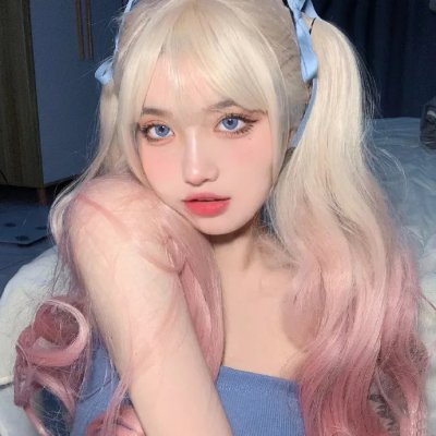 穿黄睡衣的女孩